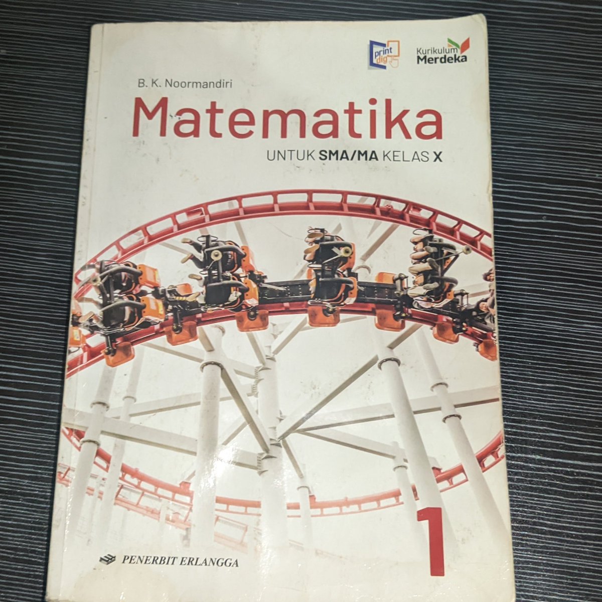 beryberycake's tweet photo. WTS! Want to sell buku SMA kelas X, XI, XII. 
+ Halaman Lengkap
+ Soal banyak yang kosong 
- Kondisi cover ada yang rusak karena pemakaian 

💵 Splash bing XII 30k
💵 Sosiologi XI Erlangga FC 30k
💵 Ekonomi XI Erlangga FC 30k
💵 Erlangga Math X 40k
🍊 Available https://t.co/nOOcn3pTTI