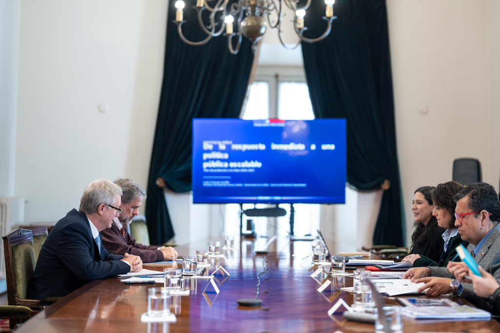 PresidenteKast's tweet photo. Nos reunimos con la Ministra de Desarrollo Social, María Jesus Wulf y su equipo, para revisar los avances de las iniciativas destinadas a proteger a nuestros niños. Como gobierno tenemos la obligación de actuar sin demora en estas materias. https://t.co/9ykiA5DHtS
