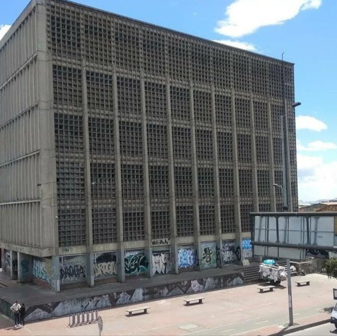 HuevoPorSopa's tweet photo. Ya terminaron la primera Mega Cárcel en Bogotá 😭 https://t.co/7Zzqaego7M