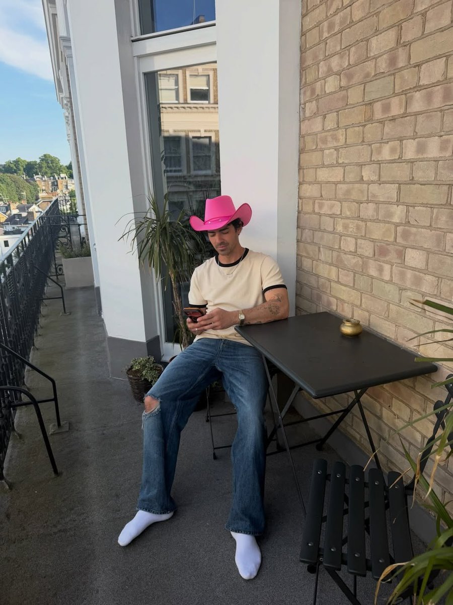 Lonelywarrior3's tweet photo. Voy a ignorar mi realidad con el contenido de “boyfriend Joe.” https://t.co/i5Es7YbW8M