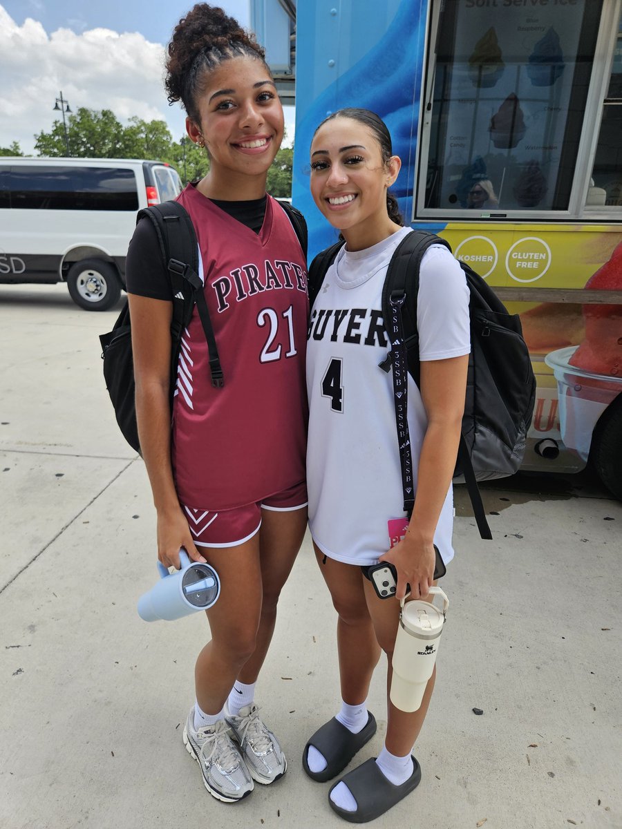 Ronelyse21's tweet photo. I had the best time at the TABC Showcase this past weekend. We went 3-0 and competed hard!
#makeAdifference
#senioryear https://t.co/Ki8jNue3GT