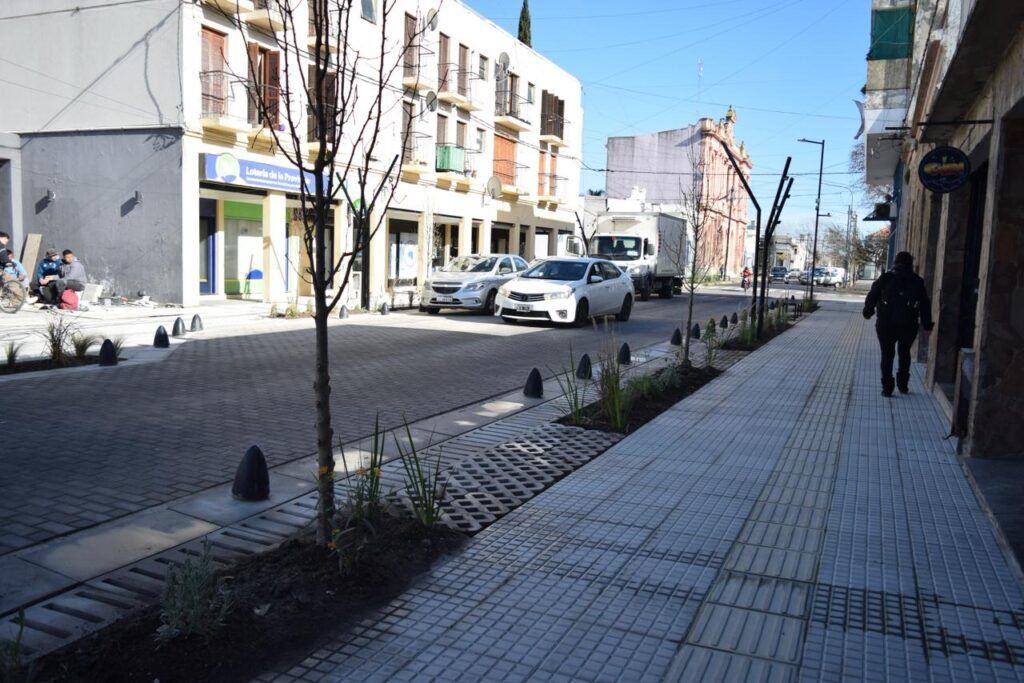 urbanomag's tweet photo. Magdalena inauguró la primera etapa del nuevo Centro Comercial de calle Brenan https://t.co/CbxJKNjfM0
 La obra, financiada íntegramente con recursos municipales, reabrió la primera cuadra y marca un paso clave en la renovación urbana de Magdalena.

La 

 Magdalena Urbana https://t.co/bIW77mOTx7