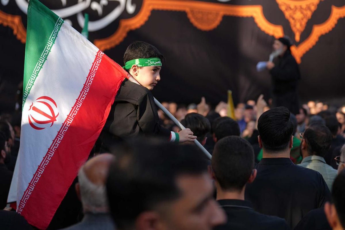 gomnam188's tweet photo. ما نسل عاشوراییم؛
با قلبی سرشار از عشق حسین(ع) و قدم‌هایی استوار در مسیر حق.

#ملت_امام_حسین https://t.co/kjiiunuJ6y