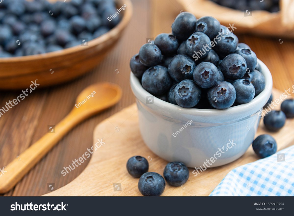 Jessica55362318's tweet photo. This week’s grocery find: fresh wild blueberries! Burst with natural sweetness, super juicy, perfect for morning oatmeal—zero added sugar needed, 10/10 would repurchase! https://t.co/CnrnWqOiik