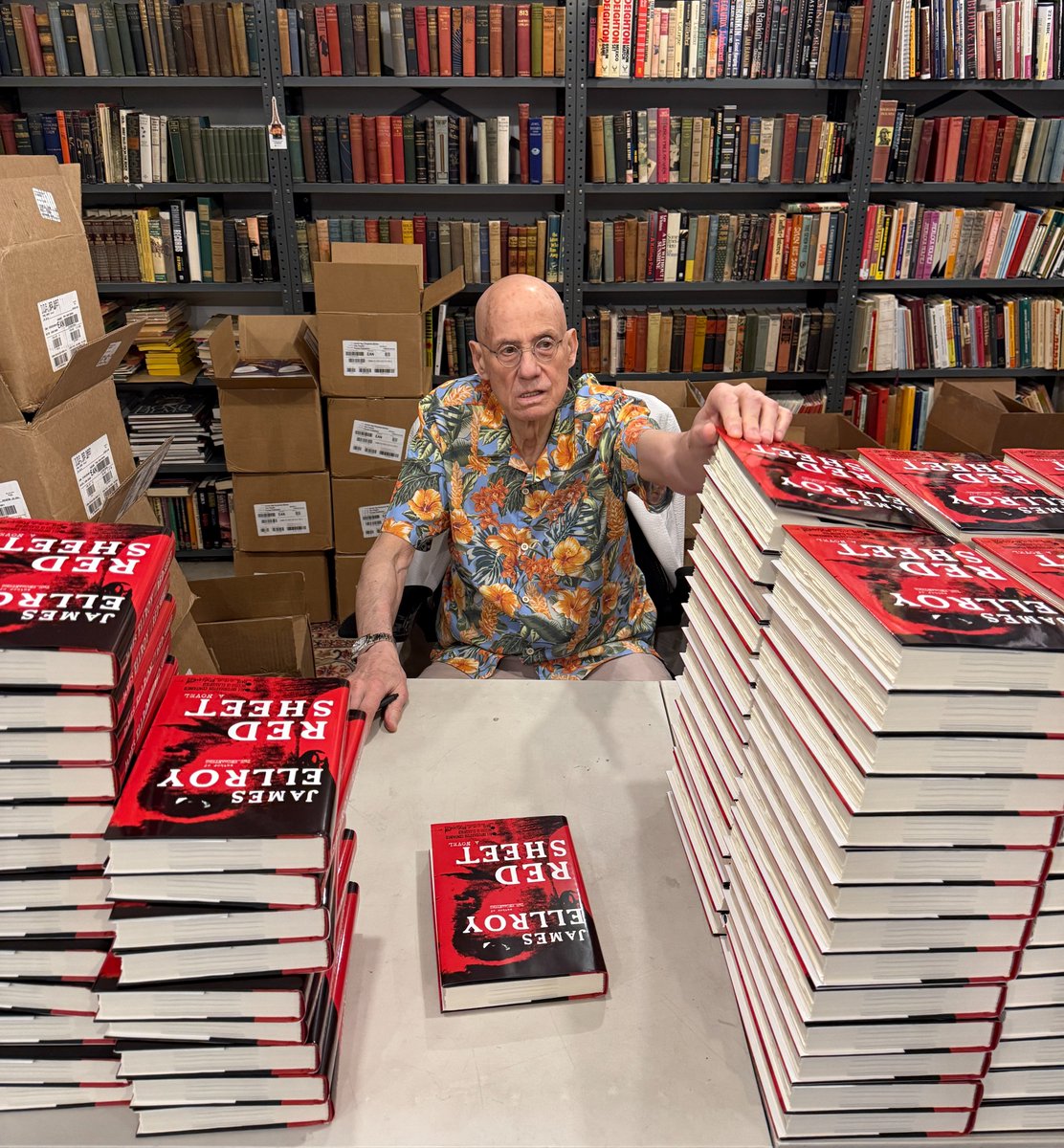 TheMysterious's tweet photo. Afternoon visit from the Demon Dog himself.
Signed copies of RED SHEET available now https://t.co/erhEBDlBEu