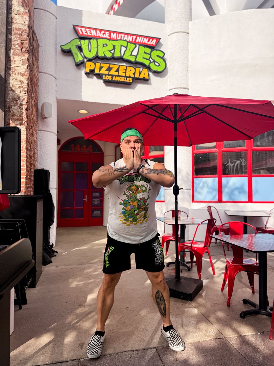 TheRealAngel86's tweet photo. 🍕🐢Teenage Mutant Ninja Turtles Pizzeria - Los Angeles Now Open! 🍕🐢🍕

📍 1444 3rd Street Promenade, Santa Monica, CA 90401  

#TeenageMutantNinjaTurtles #TMNT #SantaMonica #TMNTPizzeriaLA #Pizza https://t.co/htMv7Kb3Ng