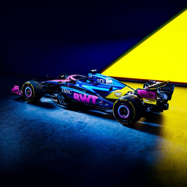 ElChiringuitoRB's tweet photo. @moai_F1_hy @WilliamsF1 @BecariosRacing @Mrser99gio @luchofranco20 @SauberEsports @Stake @AstonMartinF1 @Manhupan @McLarenF1 @Shuany @ZBrownCEO @ScuderiaFerrari @Wlkr542 @MegaJoelchu @visacashapprb @albertoperear @ToroRossoF1 @MercedesAMGF1 @Pontirros927 @totobossf1 @HaasF1Team @Whuensito04 ⚠️ATENCIÓN⚠️

🇧🇧 @Valen ha firmado con @AlpineF1Team. Pero con ciertas condiciones, como que le dejen llevar la gorra de @BocaJrsOficial y que le modifiquen la pintura a la que se muestra en la segunda imagen.

#RbXIV #ChiringuitoFichajes https://t.co/8DtcKdsK2L
