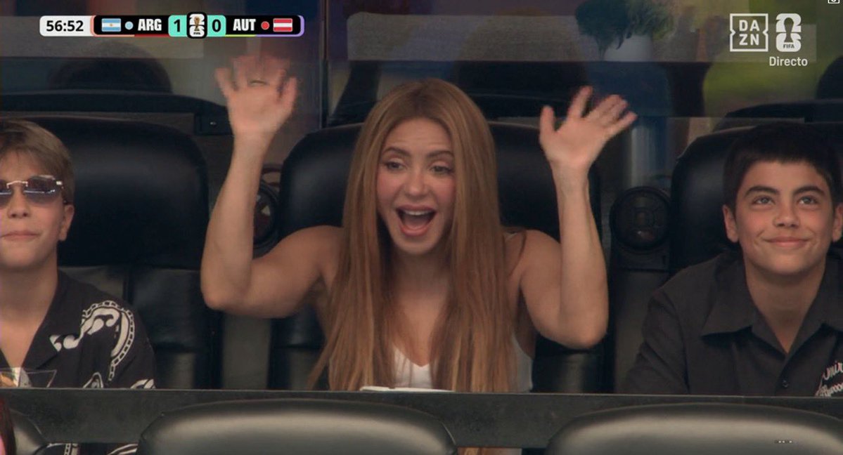 ka10em's tweet photo. Me whenever Messi scores: https://t.co/frWEnoSkO2