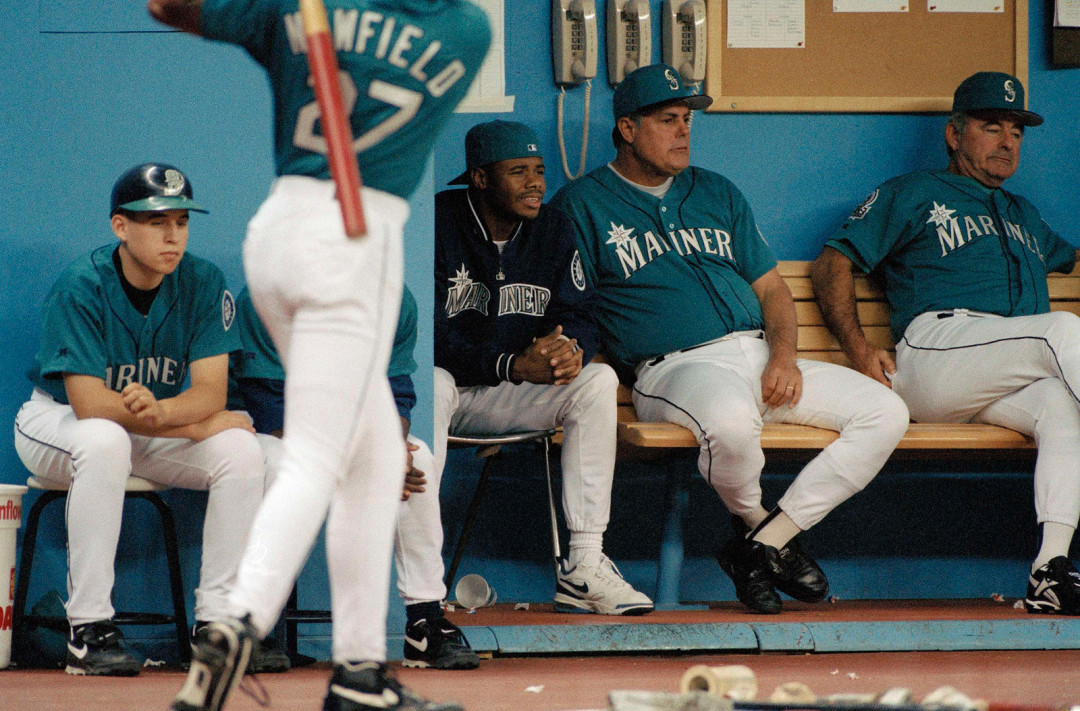 AKidFromKent's tweet photo. The Mariners appear to be dusting off their mid-90s teal hats for Hall of Fame weekend from July 24-27 https://t.co/VXynFRUAWa https://t.co/n2ktm4k3Iw