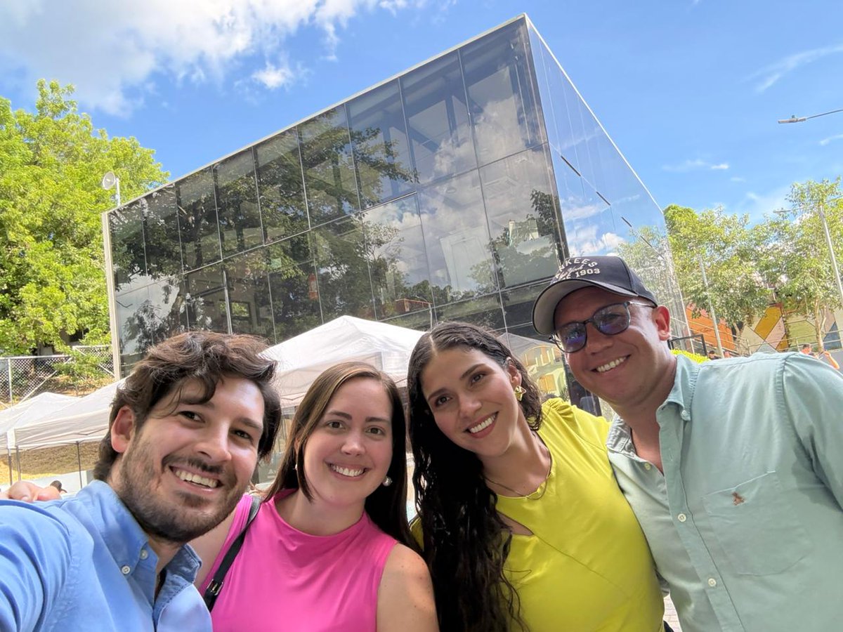 ChrisMeinhart's tweet photo. About yesterday's opening of the 4th official Bitcoin Zone in El Salvador.

As @stacyherbert always says: 'You can just do things.'
And you know what? She's right. 
@WeSpark_io @bitcoinofficesv @Bitcoinbeach  @cuboplus https://t.co/NFYVECfXSp