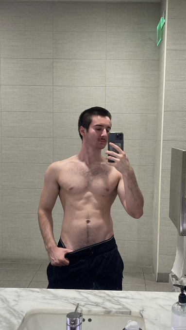 Caleb Manning - Flashing bush in the locker room😈 https://t.co/JGTepqkHvk