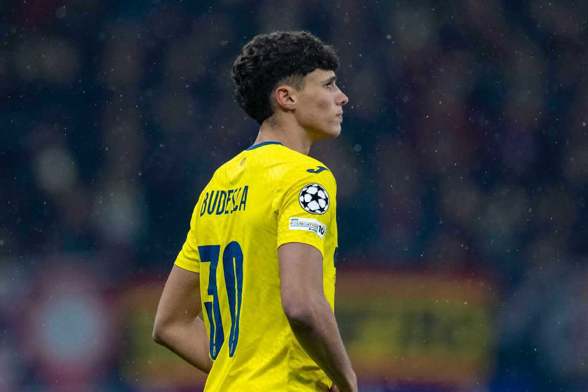 scouteuropee's tweet photo. Daniel Budesca is a modern full-back capable of balancing defensive and attacking responsibilities effectively. Standing at 1.85m, he possesses an excellent physical profile that gives him a significant advantage in aerial duels and physical battles while still maintaining good mobility for a player of his size. Offensively, he uses the flank efficiently and provides width through well-timed forward runs. His ability to carry the ball into advanced areas helps his team progress up the pitch, while his passing choices and crossing ability allow him to contribute to attacking phases. Defensively, Budesca displays strong positional awareness and tactical discipline, making him a reliable presence on the right side of the defense.