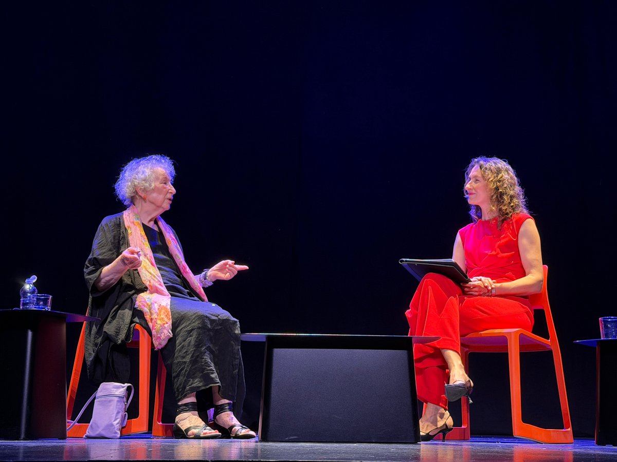 CanalUGR's tweet photo. 📖'Al final, todos nos convertimos en historias'

🎙️Una charla con la escritora internacional @MargaretAtwood, autora de 'El cuento de la criada' 

🎓La recién nombrada doctora Honoris Causa por la #UGR ha protagonizado el prólogo de CULTUR-ALH

👁️Noticia: https://t.co/BQhfrqsFHq https://t.co/itHHHFcKCF
