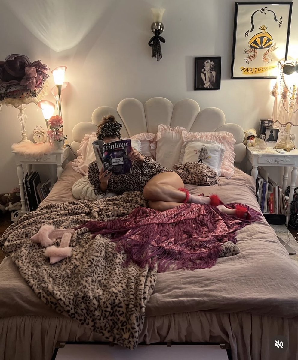 maysaturno's tweet photo. deixe o pinterest montar sua casa 𓍢ִ໋🌷͙֒

. Iiving room 
. kitchen 
. bedroom
. home office

amooo essas trends mas gente penei pra achar foto que não era ia q ódio do q estão fazendo com o pinterest https://t.co/GqQw251HuC