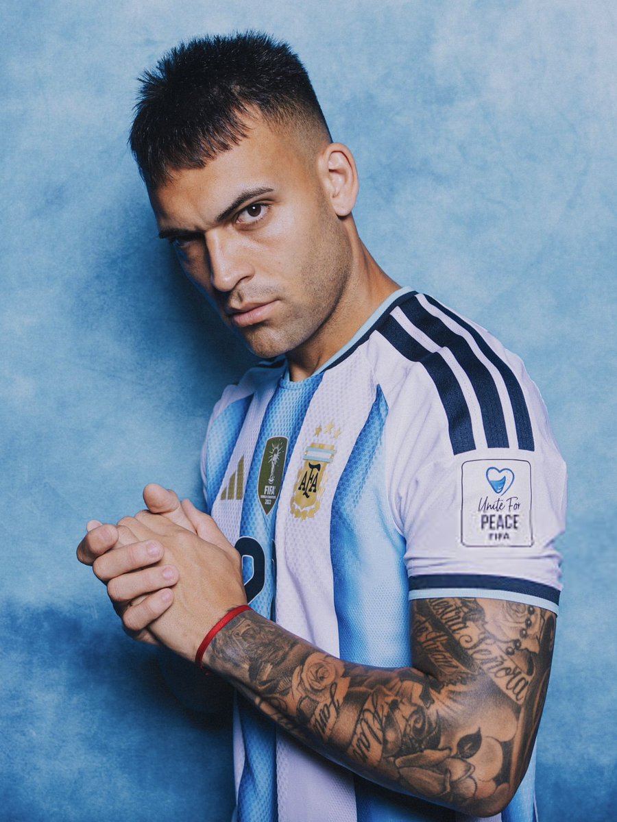 Salvaacarp's tweet photo. 🚨ARGENTINA EN APRIETOS 🇦🇷
Lautaro Martinez, enfurecido por no poder meter un gol contra Austria, entró al vestuario y disparó contra varios de sus compañeros de equipo.
no hay heridos. https://t.co/nwgzdkqXOo