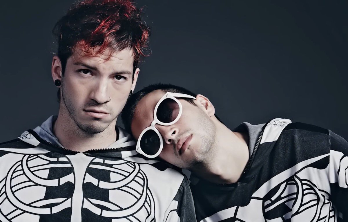 hourlyrpf's tweet photo. ᯓ✮⋆ The RPF ship of the hour is..
"Joshler" (Tyler Joseph x Josh Dun) from Twenty One Pilots!

"bisexuality is in the air"

Submitted by @blurryfartt https://t.co/nSJLgPulr4