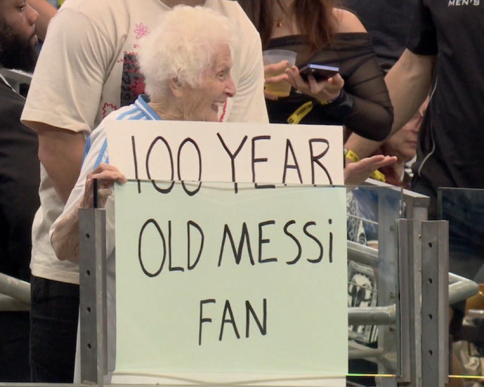 Debbybruno3's tweet photo. You don’t love Messi more than this woman ❤️ https://t.co/wTP6g5XTUV