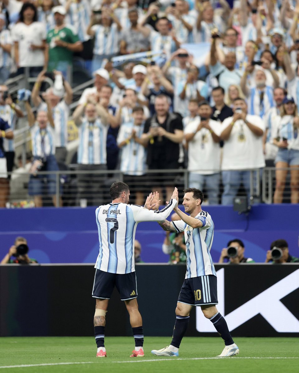 LaureusSport's tweet photo. Celebrating history 🇦🇷 

#FIFAWorldCup https://t.co/OEMPiCIdVL