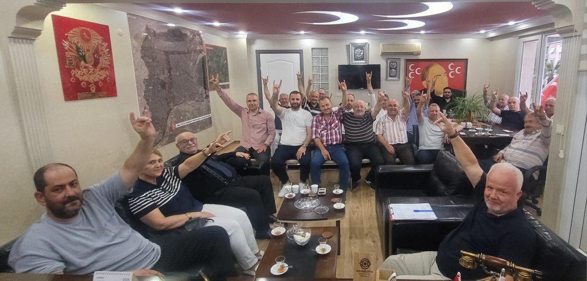 buca_mhp's tweet photo. 📌İlçe Yönetim Kurulu Toplantısı

Haziran ayı İlçe yönetim kurulu toplantımızı İlçe binamızda İlçe Başkanımız Ramazan Erdoğan  riyasetinde gerçekleştirerek, 5 Temmuzda yapacağımız  olağan kongre çalışmalarımızı  istişare ettik. https://t.co/CcVmJn4SXA