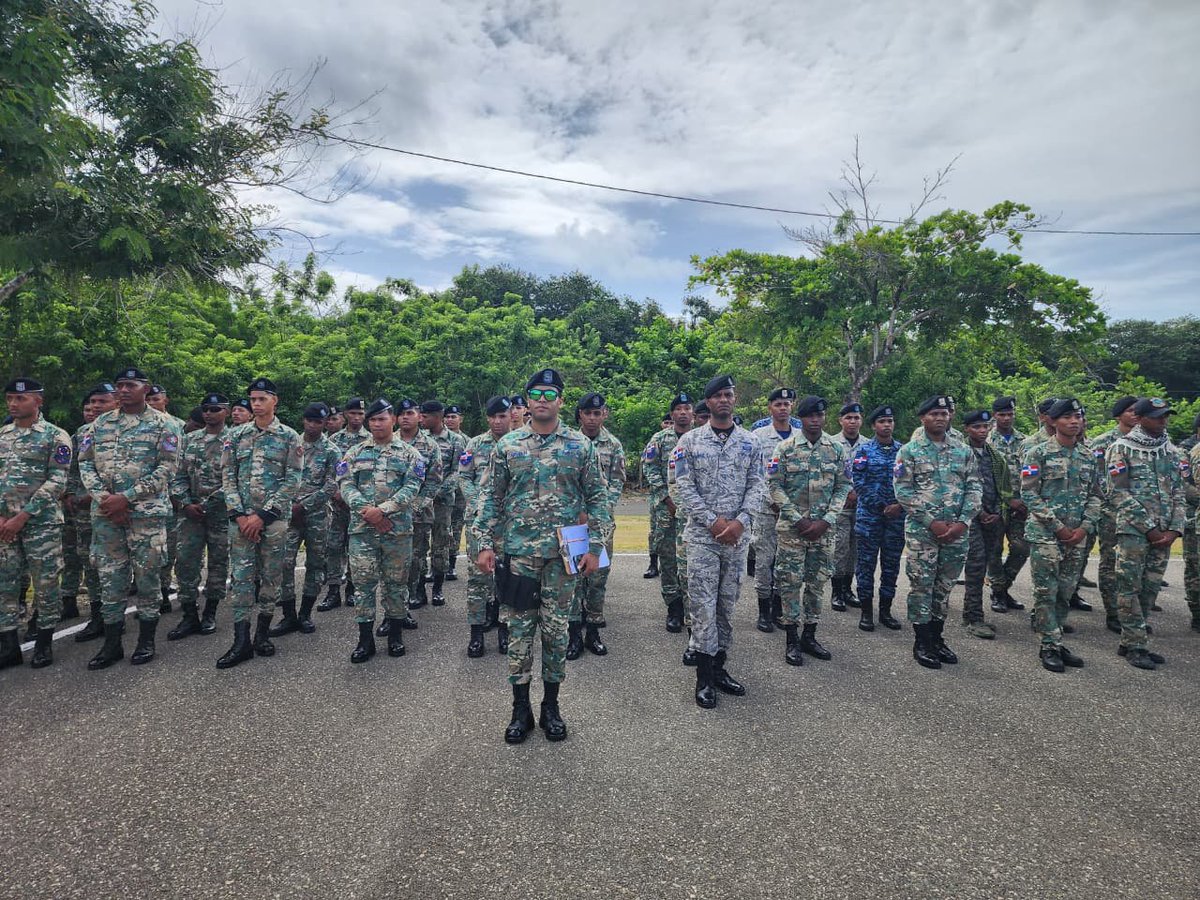 Simavisiontv's tweet photo. >>COMANDANTE DE LA BAPP “MGPJBRT” REALIZA ENCUENTRO CON EL PERSONAL ALISTADO BAJO SU MANDO<< https://t.co/zimwe3DSVJ https://t.co/4h2zUS3CUZ
