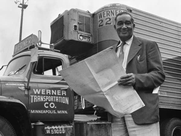 queenie4rmnola's tweet photo. Frederick McKinley Jones, a Black man invented the portable air-cooling units used in trucks and railway cars, which revolutionized the transportation of perishable food and medical supplies.

Say thank you 🧊 https://t.co/mqFAX9VySC