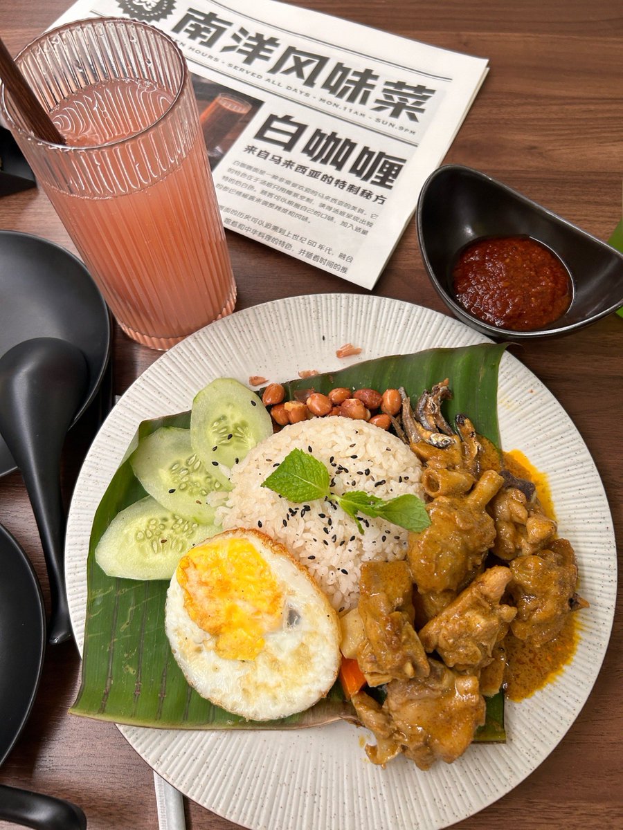 gants88's tweet photo. Authentic Thai coconut curry with succulent chicken, bamboo shoots and aromatic lemongrass – the perfect cozy weeknight pick-me-up! , https://t.co/4JEGXHwXjd