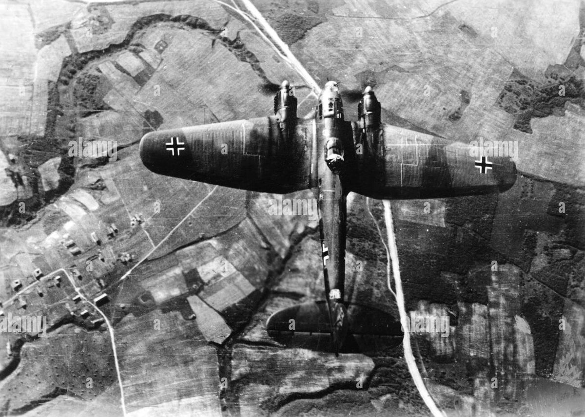 mueslikalifat's tweet photo. Am Morgen des 22. Juni 1941 heulen über Kyjiw die Motoren deutscher Flugzeuge.

19 Heinkel He 111 (u.) werfen Spreng- und Brandbomben auf Flugplätze, Brücken und Fabriken. Rund 200 Einwohner werden getötet.

Es ist Tag eins des größten Angriffs der Kriegsgeschichte. ➡️ https://t.co/KpMTXuwfI4