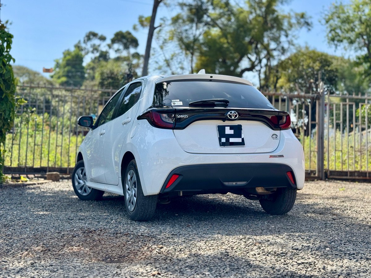 Caxndrive's tweet photo. 2020 Toyota Yaris
Price: Ksh 2M

🔸1000cc petrol engine
🔸Automatic transmission 
🔸2WD
🔸Mileage at 114,xxx km
🔸Fabric seats
🔸Toyota infotainment system 
🔸Multifunction steering wheel 
🔸Lane departure alert 
🔸Automatic high beam
🔸Smart key entry https://t.co/VIvuaSq4zP