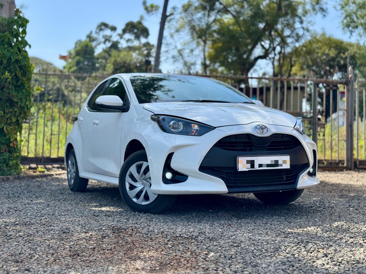 Caxndrive's tweet photo. 2020 Toyota Yaris
Price: Ksh 2M

🔸1000cc petrol engine
🔸Automatic transmission 
🔸2WD
🔸Mileage at 114,xxx km
🔸Fabric seats
🔸Toyota infotainment system 
🔸Multifunction steering wheel 
🔸Lane departure alert 
🔸Automatic high beam
🔸Smart key entry https://t.co/VIvuaSq4zP