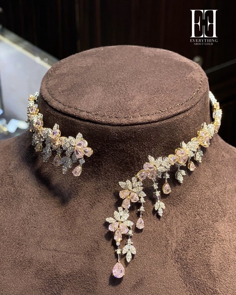 Jamallcouture's tweet photo. Monique Lhuillier 𝜗ৎ https://t.co/uk9Af5jWvM