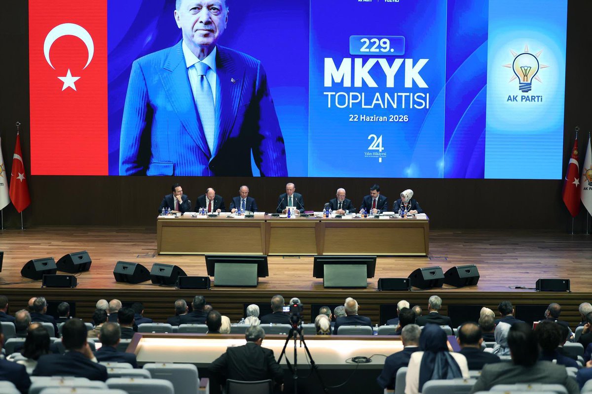 avyusufibis's tweet photo. 📍AK Parti Genel Merkezi

Genel Başkanımız ve Cumhurbaşkanımız Sayın @RTErdogan’ın başkanlığında Merkez Karar ve Yönetim Kurulu (MKYK) toplantımızı gerçekleştirdik. https://t.co/YKqF3Wh71u