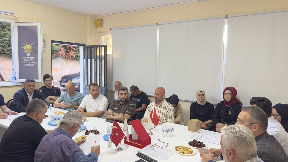 fatihsirmaci's tweet photo. 📍 Üye Buluşmaları | Reşadiye

Reşadiye Mahallemizde gerçekleştirilen Üye Buluşmaları kapsamında kıymetli üyelerimizle bir araya geldik.

Kıymetli üyelerimizle bir araya gelerek mahallemizin talep, öneri ve beklentilerini dinledik; teşkilat çalışmalarımızı değerlendirerek verimli istişarelerde bulunduk.

Birlik ve beraberlik içerisinde, mahalle mahalle gönüllere dokunmaya, hemşehrilerimizin sesi olmaya ve Çekmeköy’ümüz için durmadan çalışmaya devam ediyoruz.

Rabbim birlik ve beraberliğimizi daim eylesin. 🇹🇷

#HerMahallesiyleÇekmeköy
#21MahalledeSahadayız

@abdullahozdemir @YurdanurBika @akpartiistanbul @akcekmekoy