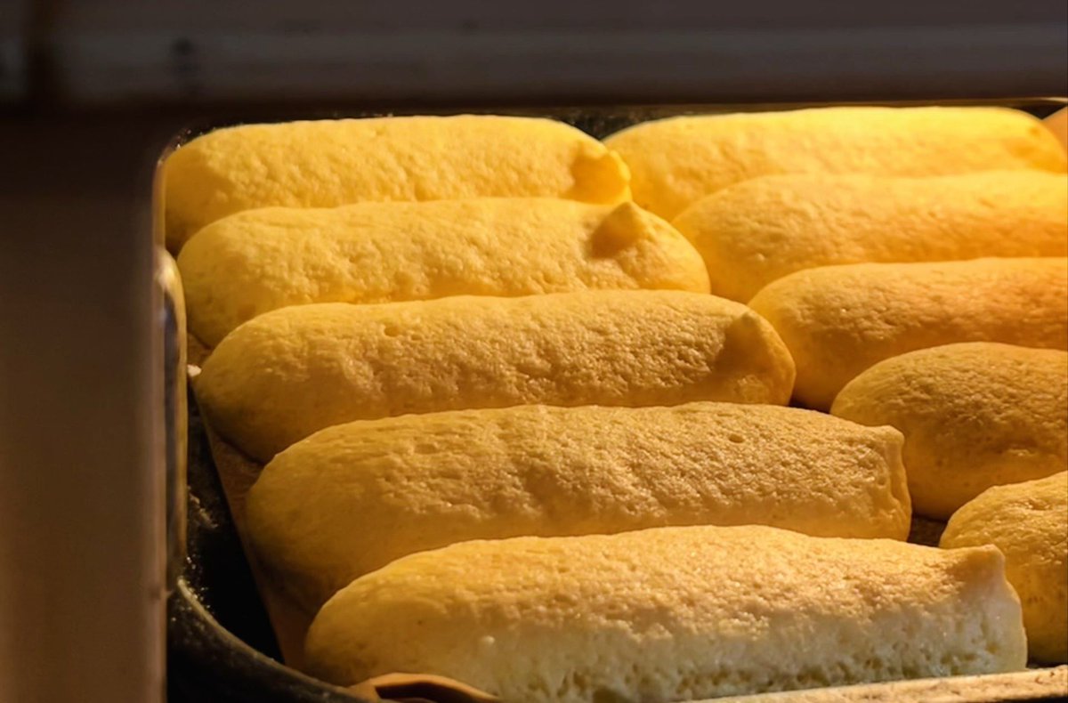 FrankCo47101015's tweet photo. Just grabbed a warm butter croissant from the corner bakery—flaky layers, golden crust, and that buttery scent that made my morning! ， https://t.co/CAgNCHcOcP