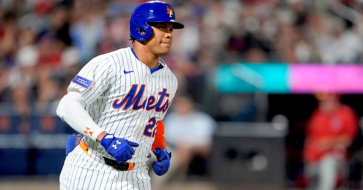 mikedeportes's tweet photo. Llegó el segundo boletín y #JuanSoto sube en la tabla: estaba en el puesto 9 y ahora se coloca en el 6to con 947,033 votos 🗳️.

De mantenerse en esa posición, entraría al Juego de Estrellas, ya que los 6 jardineros con más votos aseguran su lugar.

¡Sigan votando por el nuestro! 💪🏽🔥 #Mets #NewYork