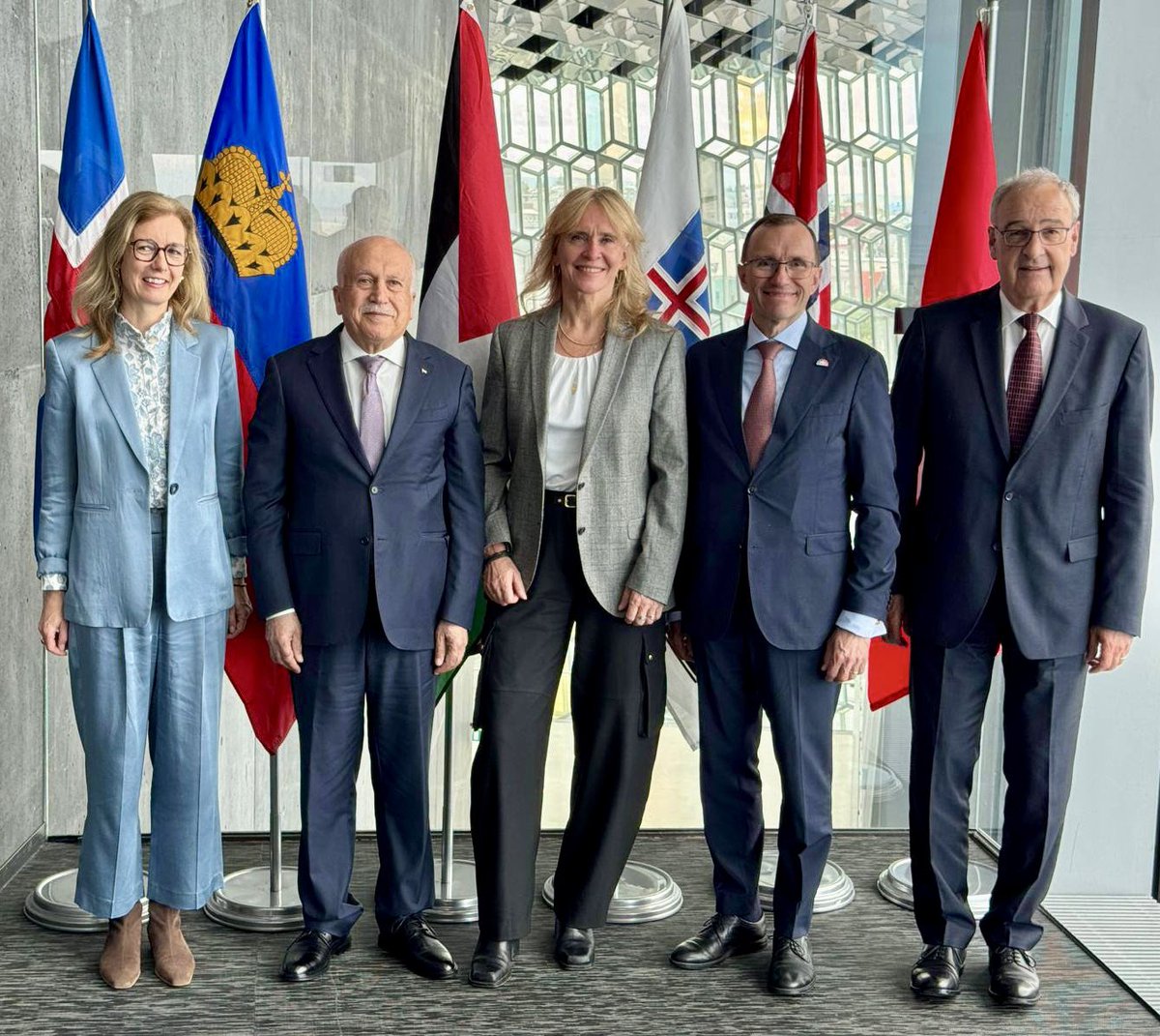 DefrWbf's tweet photo. La Suisse, aux côtés de l’Islande et de la Norvège, a signé un accord agricole bilatéral actualisé avec l’Autorité palestinienne. Cette mise à jour s’inscrit dans le cadre de l’accord intérimaire conclu entre les États de l’AELE et l’Autorité palestinienne 🇵🇸. https://t.co/8FoeSDh2co