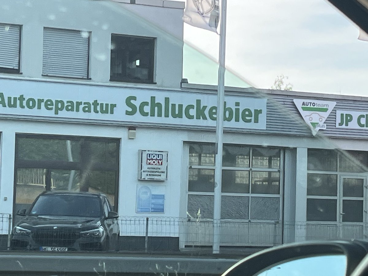 muellerlankow's tweet photo. Ist dein Auto kaputt? Gehst du zu Schluckebier! 🤣 https://t.co/A8eZq88i6B