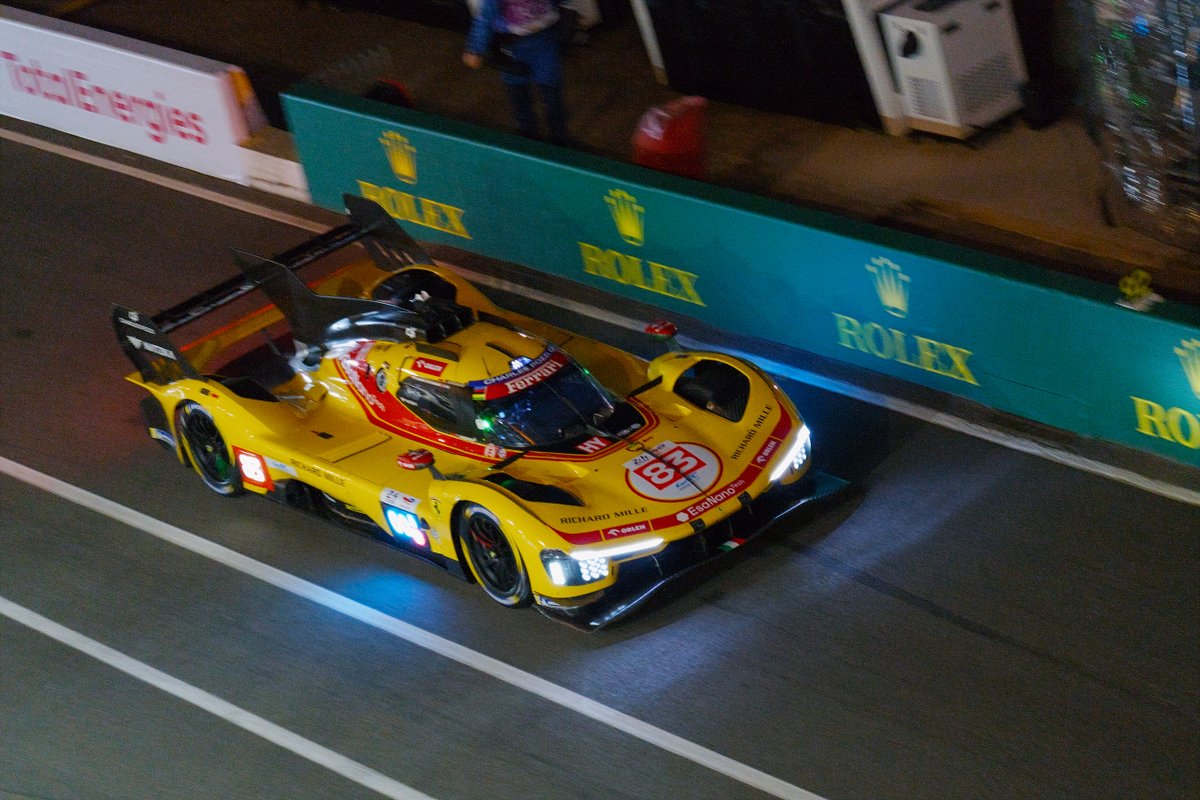 ratonazul_'s tweet photo. Y fotillos de los Ferrari que son bien de fotogenicos (ya podrian los de F1 aprender a hacer liveries de esta gente) https://t.co/nSK3KcyXnM