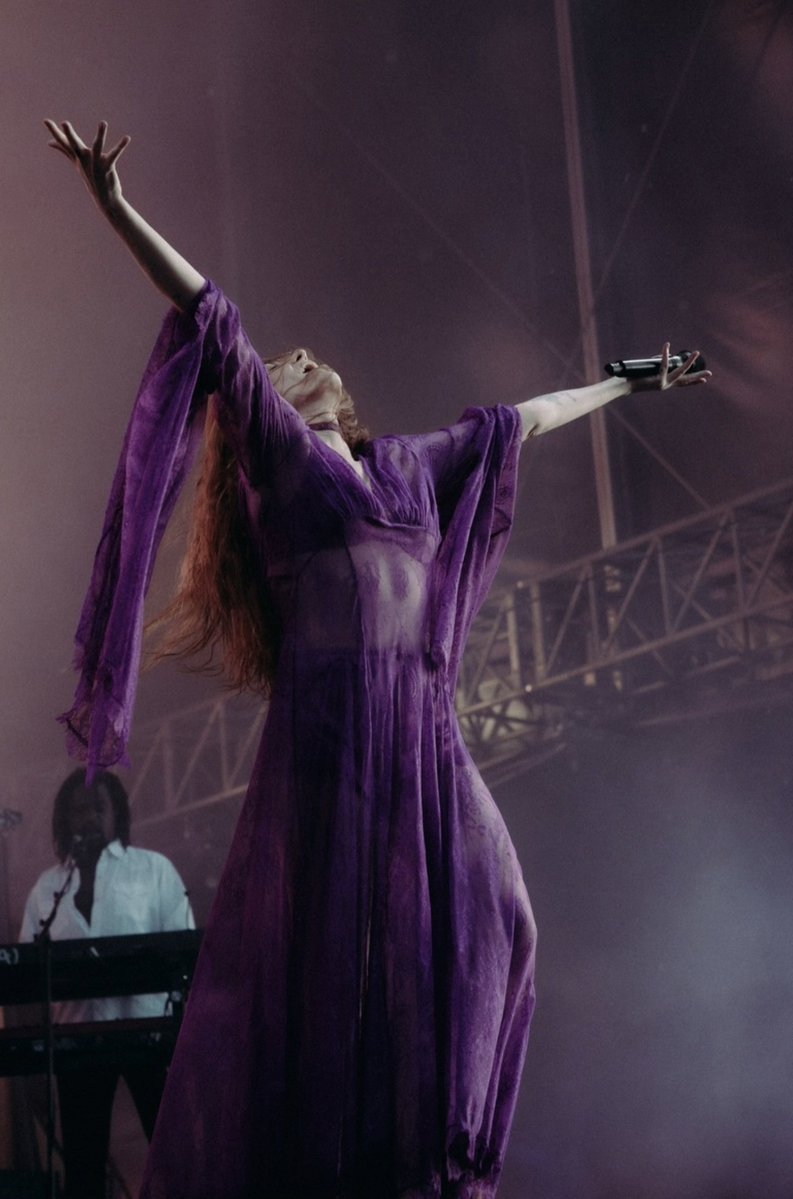 FATMFanClub's tweet photo. Florence + the Machine performing at Southside Festival yesterday 💜 https://t.co/XjjAq3qeUT