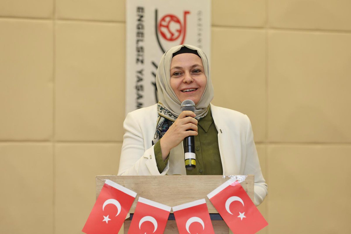 zehraunal27's tweet photo. 📍Engelsiz Yaşam Merkezi 
Bugün Şehit ve Gazi Yakınları dernek başkanlarımız ve şehit babalarımız ve özel eğitim gerektiren çocukları olan  kıymetli babalarımızın katılımıyla çok güzel bir babalar günü icra ettik.Tüm babalarımızın babalar günü kutlu olsun. https://t.co/r0lRmEYKQw