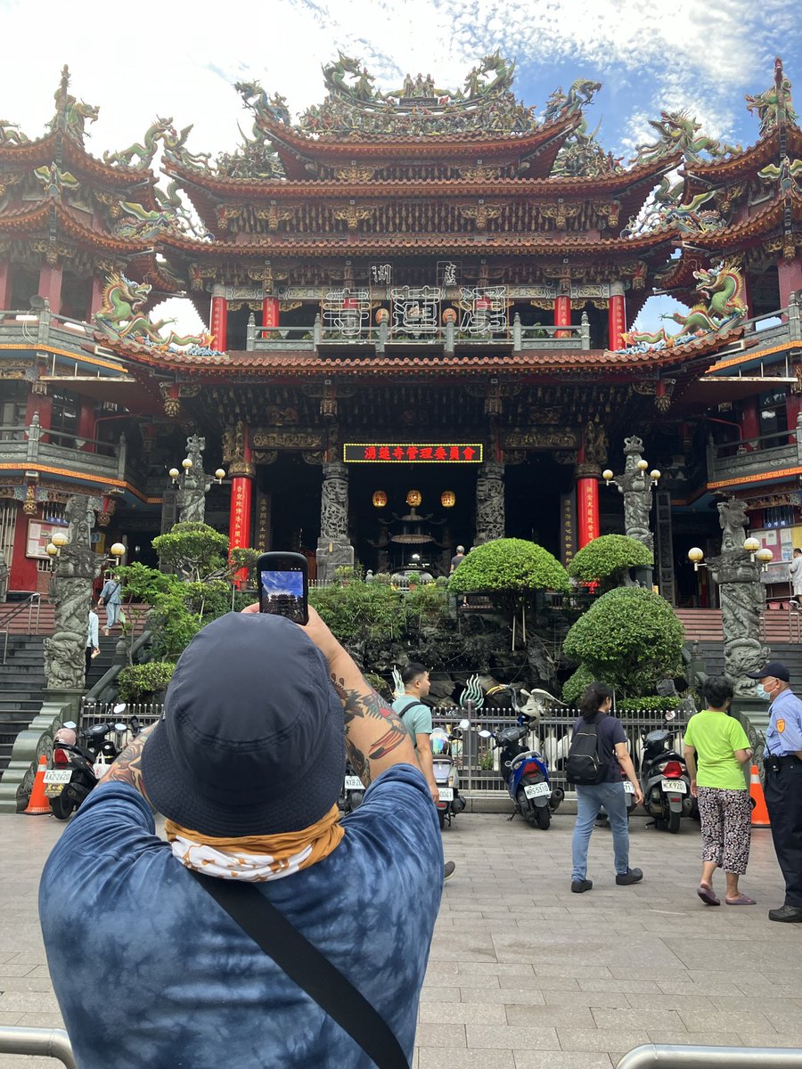 golden_tiger24's tweet photo. 台湾拉麺フェス番外編

ローカルエリア①

夜市

ここはほぼ現地の人しかいないエリア

バイクがビンビン走って危ない！

すごく活気があってエネルギッシュだった🔥 https://t.co/kWM0F40zEI