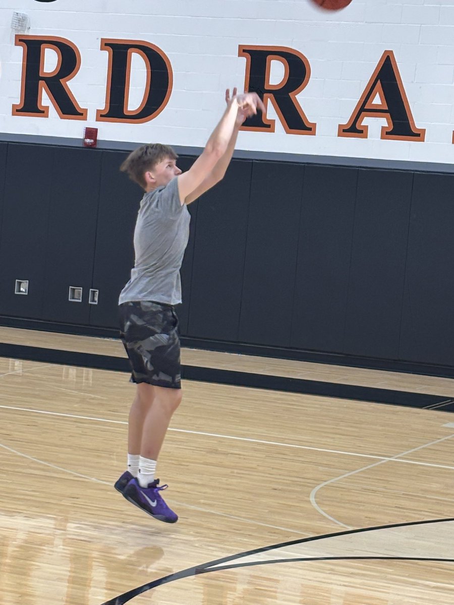 secorsig's tweet photo. 4 shooting ? for HS players as school ball winds down in June:

1. How does your shot feel?

2. Have you had a common miss (short, long, left, right)?

3. What kind of shots are you getting?

4. How do my answers in 1-3 inform how I will approach shooting during July?

#MakeShots https://t.co/fmDYnYltJA