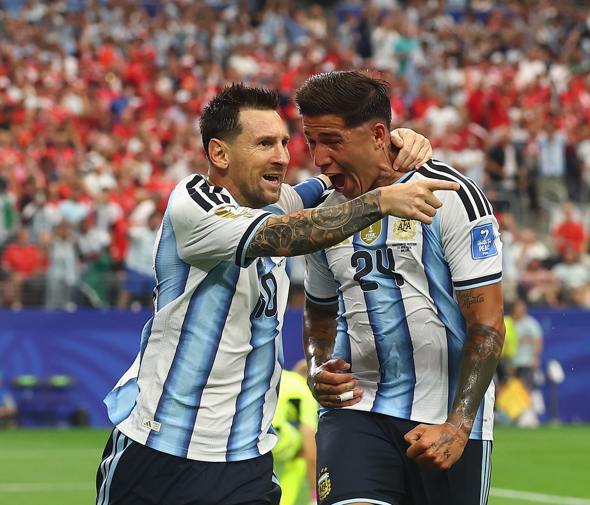 FabrizioRomano's tweet photo. 🌎🇦🇷 Leo Messi has scored in 6 consecutive World Cup games, equalling Just Fontaine and Jairzinho’s record. @2010MisterChip https://t.co/vsbA9tce2P