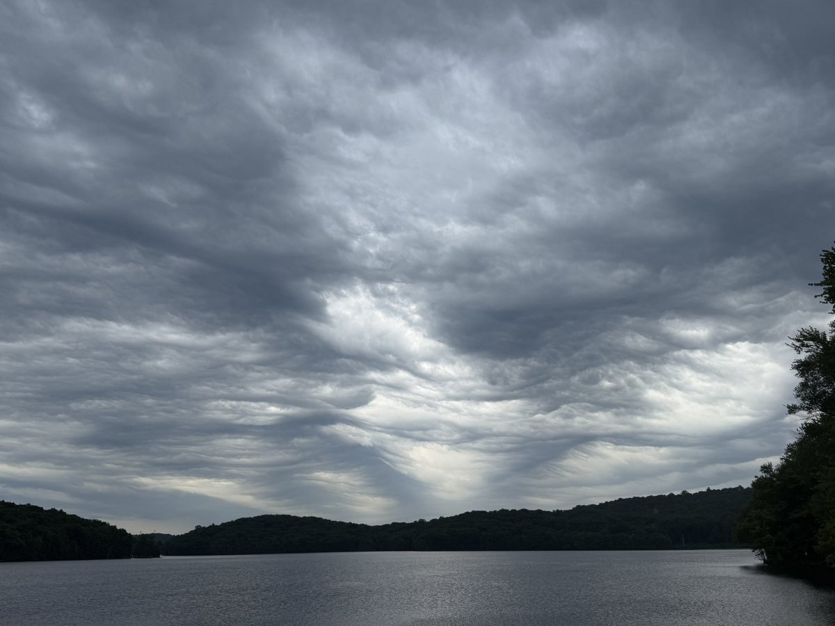 bowechoes's tweet photo. asperitas from earlier! 

carmel, ny
#nywx https://t.co/cT1ZlattdC