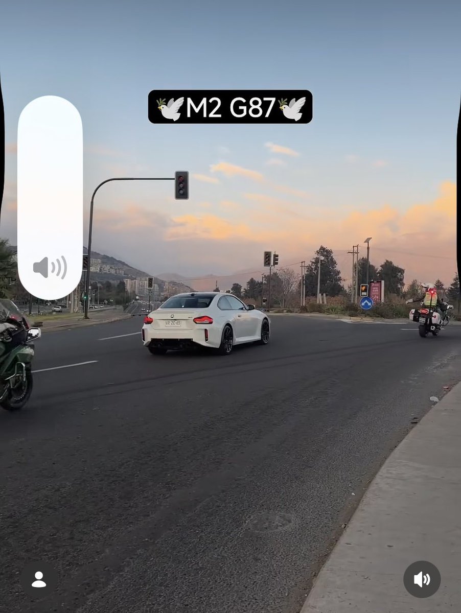 BowElGrande's tweet photo. @Alberto26805160 @GobiernodeChile Patente VR ZC 85 en IG se ve cuando lo escoltan las motos https://t.co/BnRGhwt0wk