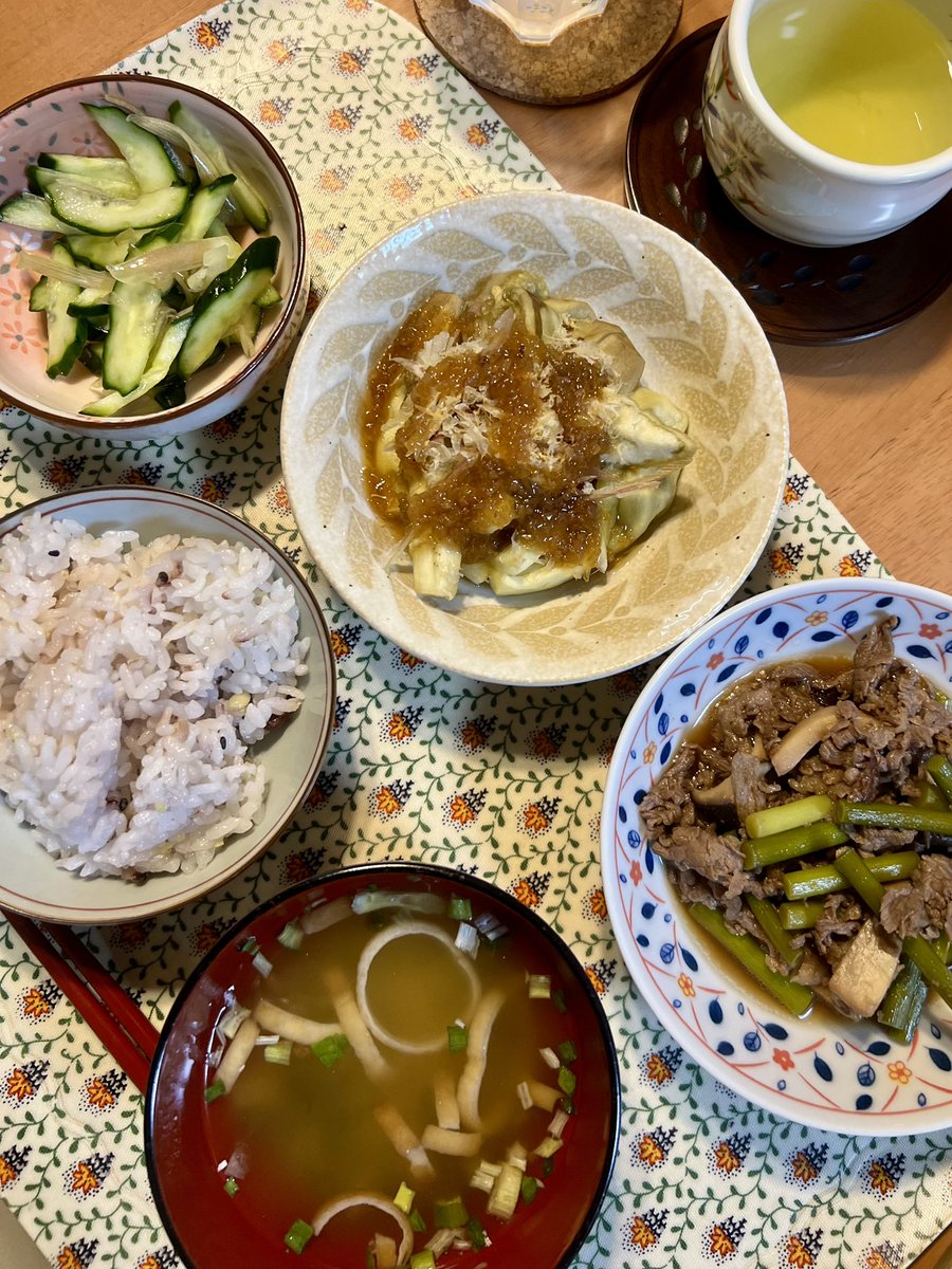 cham_ai's tweet photo. 今夜の実家メシ。明日から名古屋にいくこコトにはふれていない（笑） https://t.co/bi0b1THcvj