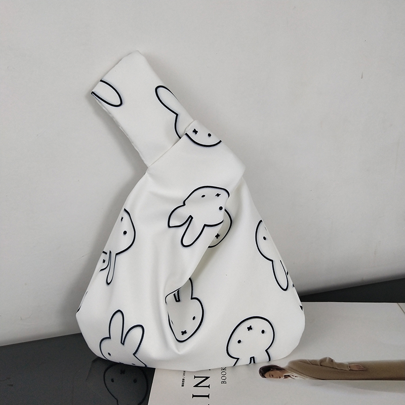 Maria03577144's tweet photo. New craft alert! I turned old fabric scraps into a cute mini tote bag. Perfect for holding your phone and keys. Quick, easy, and zero waste! #DIYCrafts https://t.co/7bVmZIFWPJ