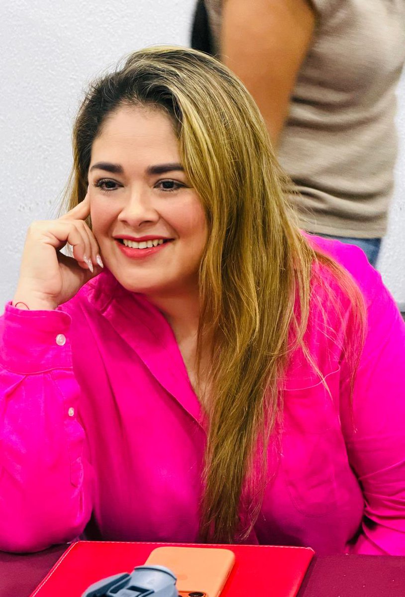 juliafuentese's tweet photo. El diálogo, la coordinación y el compromiso nos permiten tomar decisiones responsables, siempre poniendo al centro a nuestra gente 💙. https://t.co/duFiomOG6C