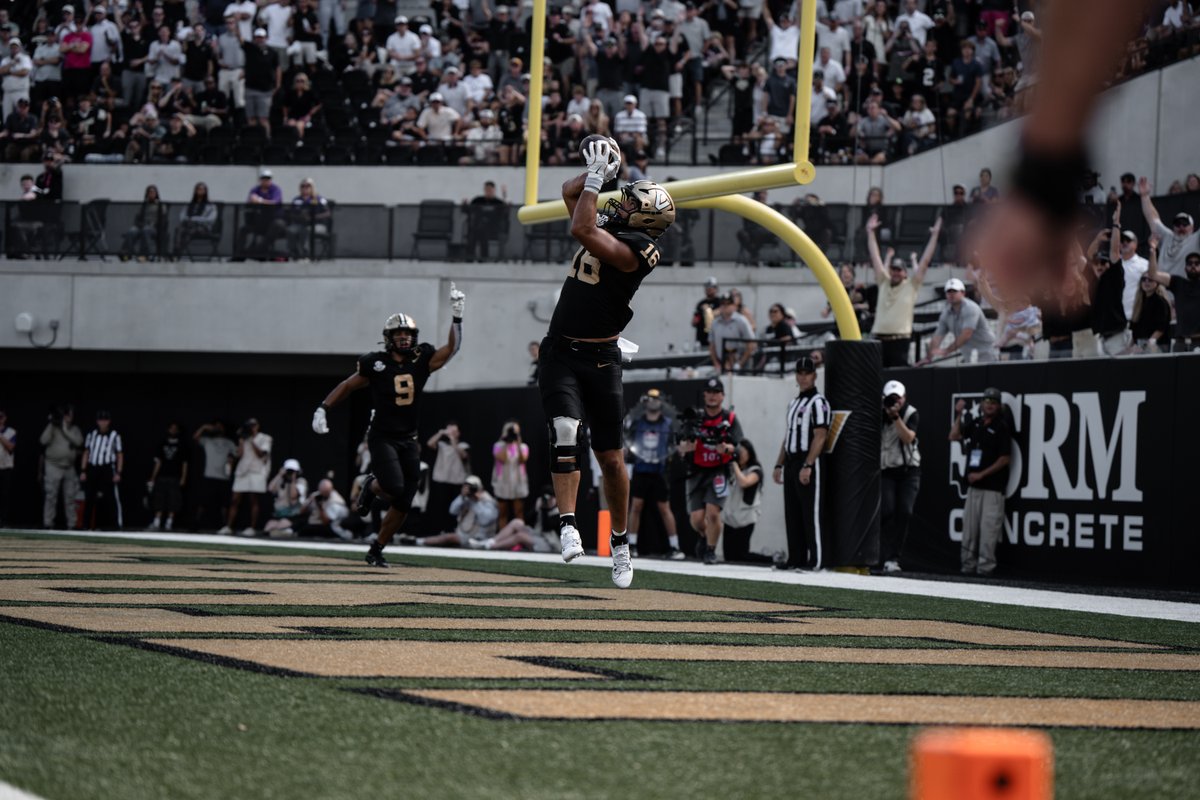 Coach_Flaherty's tweet photo. We take pride in Tight End play here at @VandyFootball and are fired up for another year hosting @te_university. Such an incredible resource for our guys. Just another reason we are #OneOfOne #MackeyAward https://t.co/wPrUsXIVz2