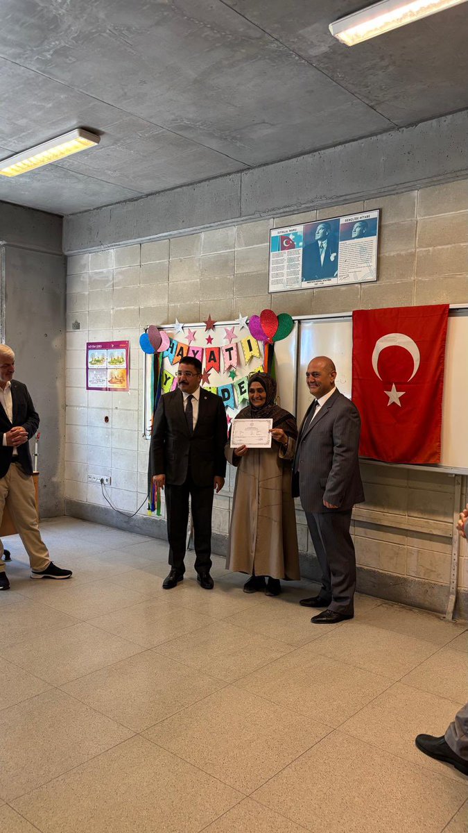 Tozkoparanoo's tweet photo. 2. kademe Okuma yazma kursumuzun sertifika töreni.
Törene Kaymakamımız Ayhan TERZİ,
İlçe Mem Müdürümüz Ferhat ÖZTÜRK,
İlçe Emniyet Md. Mustafa PARASIZ,
Muhtarımız Hüseyin EYİEL
Halk Eğ. Md.Mehmet E.AKAYDIN,
RAM Md.Cafer İZMİRLİOĞLU
S Yrd.D. V.Bşk. Bayram AYDIN teşrif etmişlerdir. https://t.co/V7Q4C3BrhR