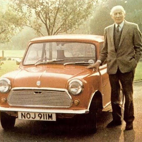 etginlik's tweet photo. Mini Cooper'ın tasarımcısı Alec Issigonis'in İzmir'de doğduğu ev: https://t.co/qxnxAiaMqZ